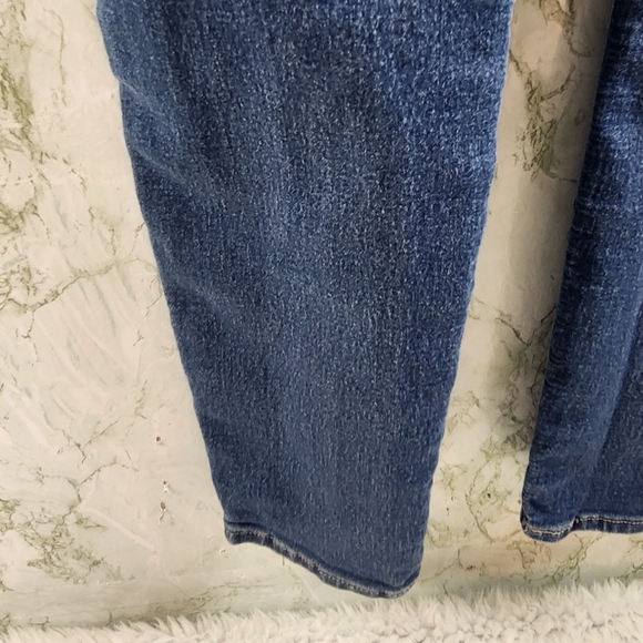 Levi's Totally Shaping Pull-On Skinny Jeans - Picture 11 of 15